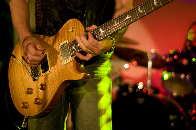 Close-up of Pat Traver's Gibson Les Paul