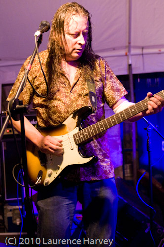 Innes Sibun on lead guitar