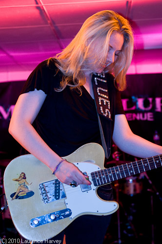 Joanne Shaw Taylor, guitar