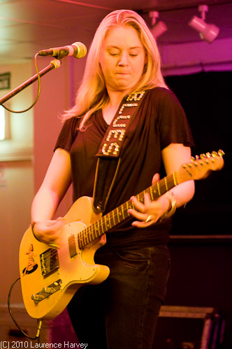 Joanne Shaw Taylor, guitar