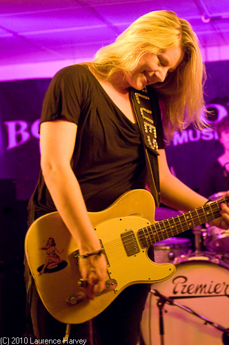Joanne Shaw Taylor, guitar