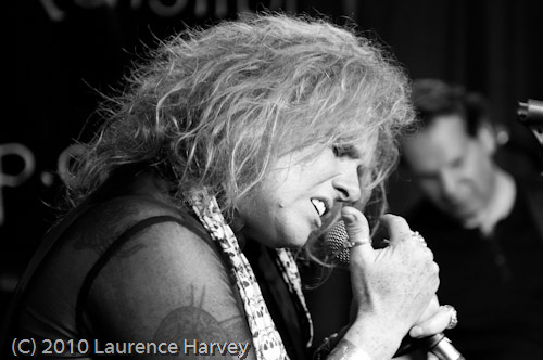 Nikki Lamborn, vocals