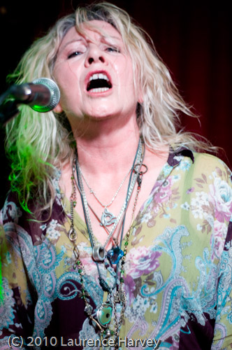 Catherine 'Been' Feeney on keyboards