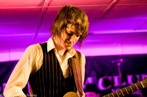 Oli Brown, guitar