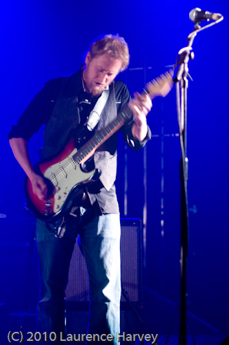 Sandi Thom 's guitarist