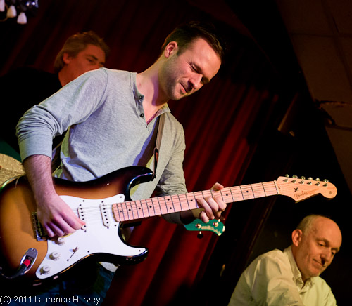 Dan Smith on lead guitar & Ian Salisbury on keyboards