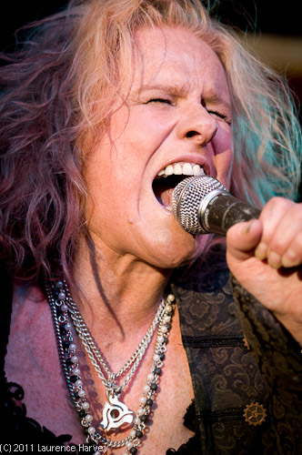 Nikki Lamborn on vocals