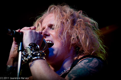 Nikki Lamborn on vocals