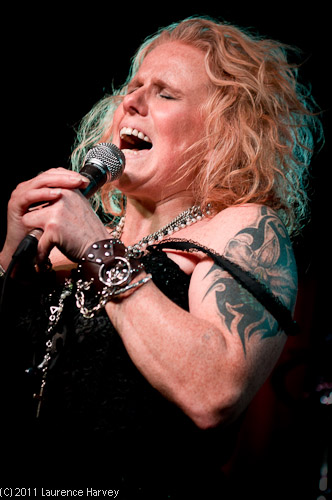 Nikki Lamborn on vocals