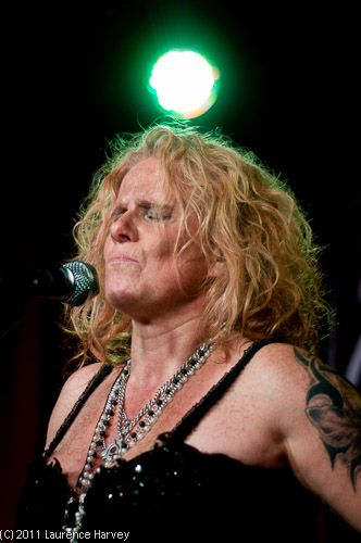 Nikki Lamborn on vocals
