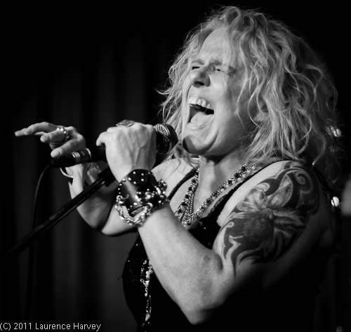 Nikki Lamborn on vocals