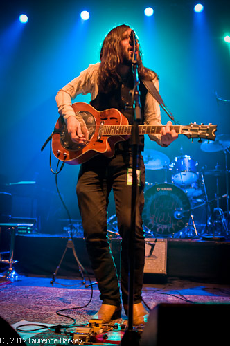 Marcus Bonfanti on guitar & vocals