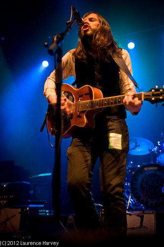Marcus Bonfanti on guitar & vocals