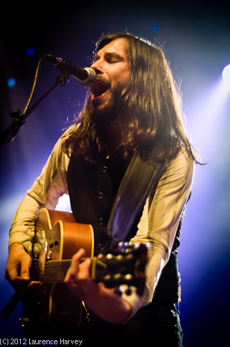Marcus Bonfanti on guitar & vocals
