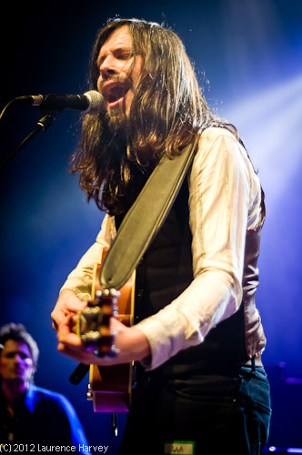 Marcus Bonfanti on guitar & vocals
