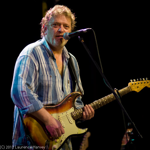 Barry Barnes, guitar & vocals