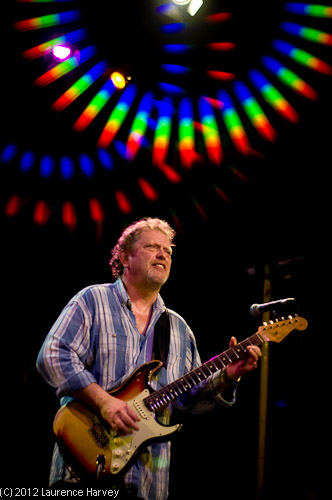 Barry Barnes, guitar & vocals