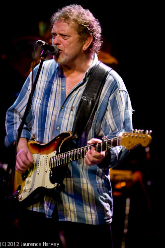 Barry Barnes, guitar & vocals