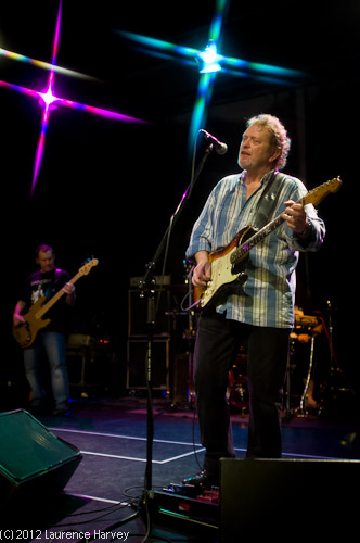 Barry Barnes, guitar & vocals