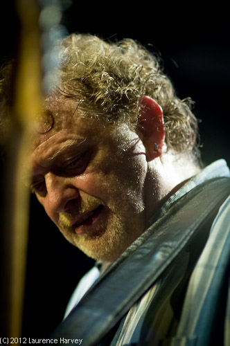 Barry Barnes, guitar & vocals