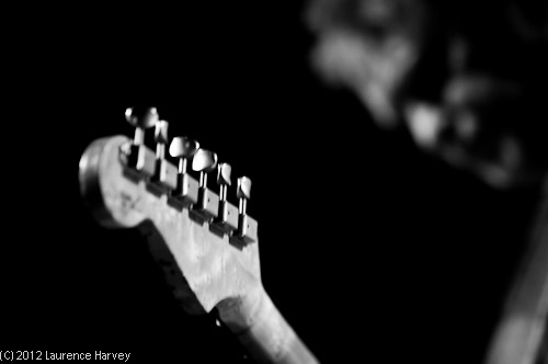 Barry Barnes, guitar