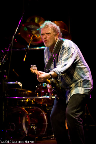 Barry Barnes, guitar & vocals
