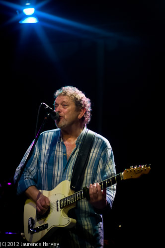 Barry Barnes, guitar & vocals
