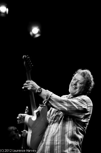 Barry Barnes, guitar & vocals