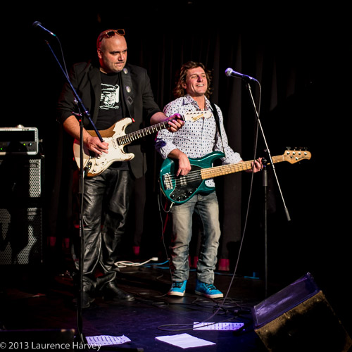 Phil Fernandez on guitar & Bruno Maurin on bass