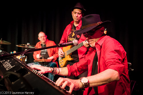 Ian Salisbury on keyboards