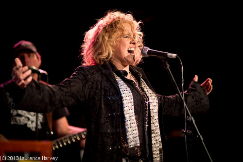 Nikki Lamborn on vocals