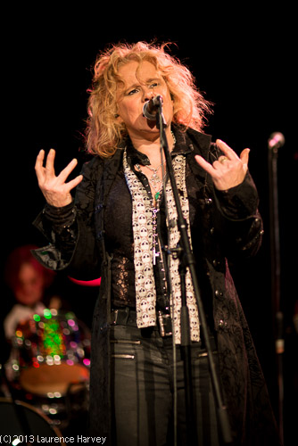 Nikki Lamborn on vocals