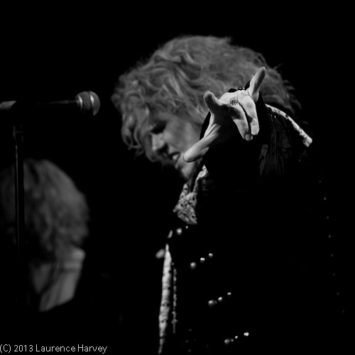 Nikki Lamborn on vocals