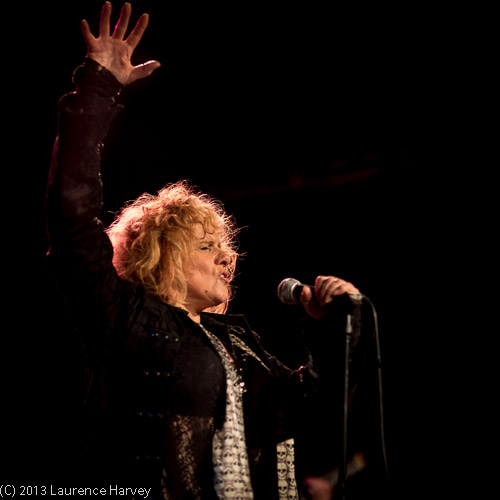 Nikki Lamborn on vocals