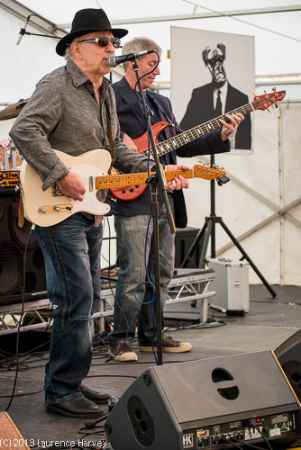 Moondogs - Derek Timms on guitar & vocals, Eddie Masters on bass