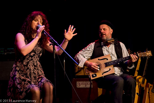 Becky Tate on vocals and Trevor Steger on guitar & harmonica
