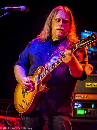 Warren Haynes on guitar & vocals