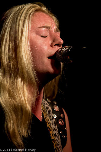 Joanne Shaw Taylor on guitar & vocals