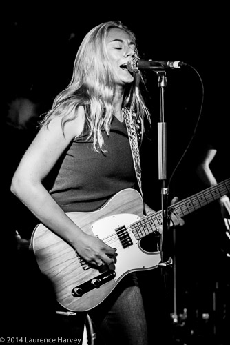 Joanne Shaw Taylor on guitar & vocals