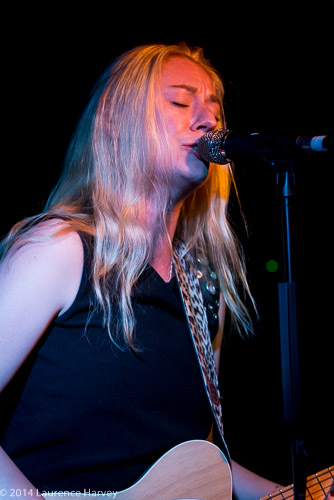 Joanne Shaw Taylor on guitar & vocals
