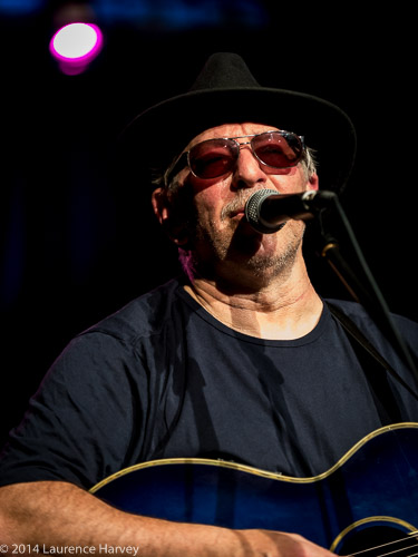 Derik Timms on acoustic guitar & vocals