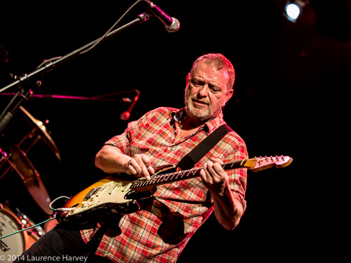 Barry Barnes on guitar & vocals