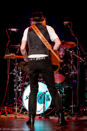 Del Bromham on guitar & Karl Randall on drums