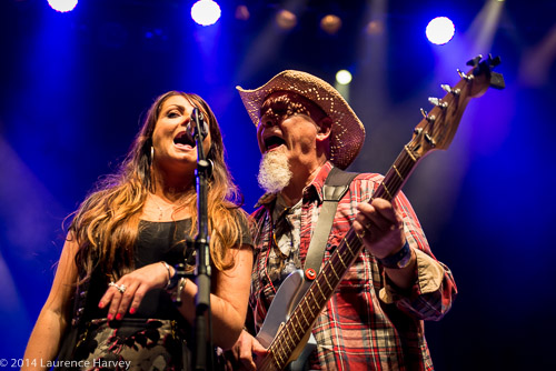 Cherry Lee Mewis & Robbie Stewart-Mathews on bass