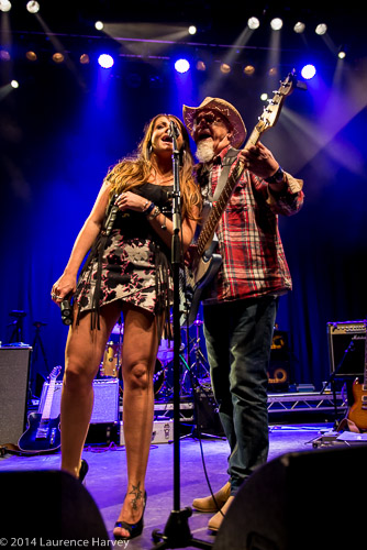 Cherry Lee Mewis & Robbie Stewart-Mathews on bass