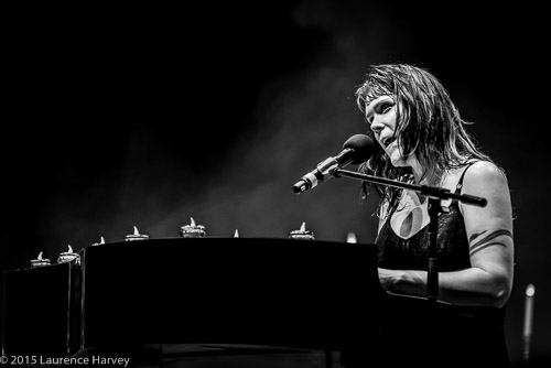 Beth Hart on vocals & keyboards