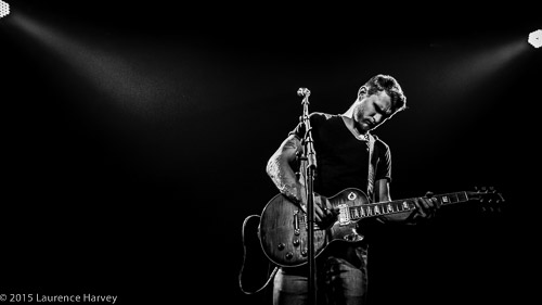 Ben Poole on guitar & vocals