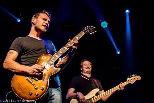 Ben Poole on guitar & vocals