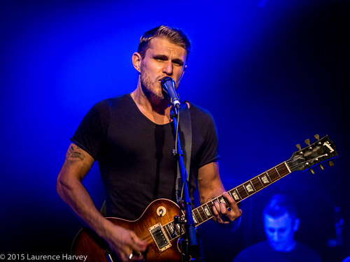 Ben Poole on guitar & vocals