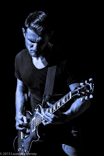 Ben Poole on guitar & vocals